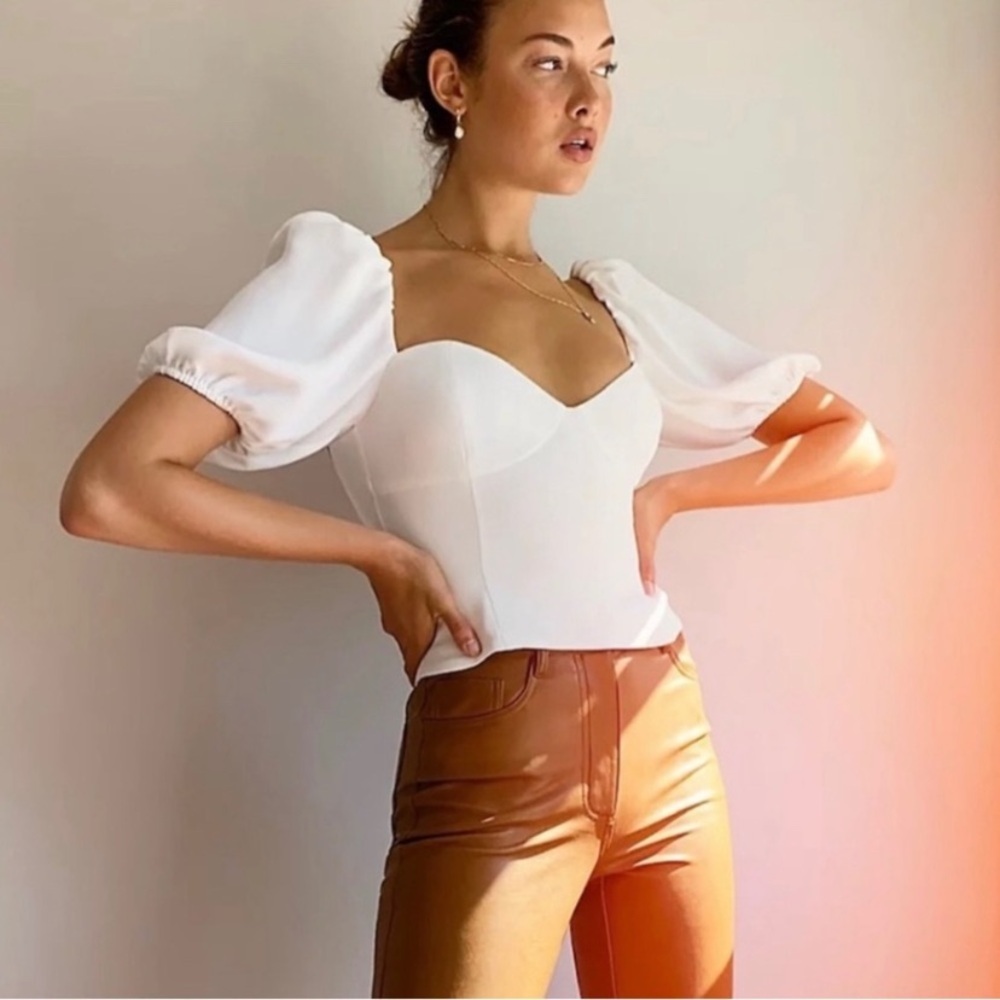 Aritzia Wilfred Novella Sweetheart Bodice Ruched Short Sleeve Blouse Yellow